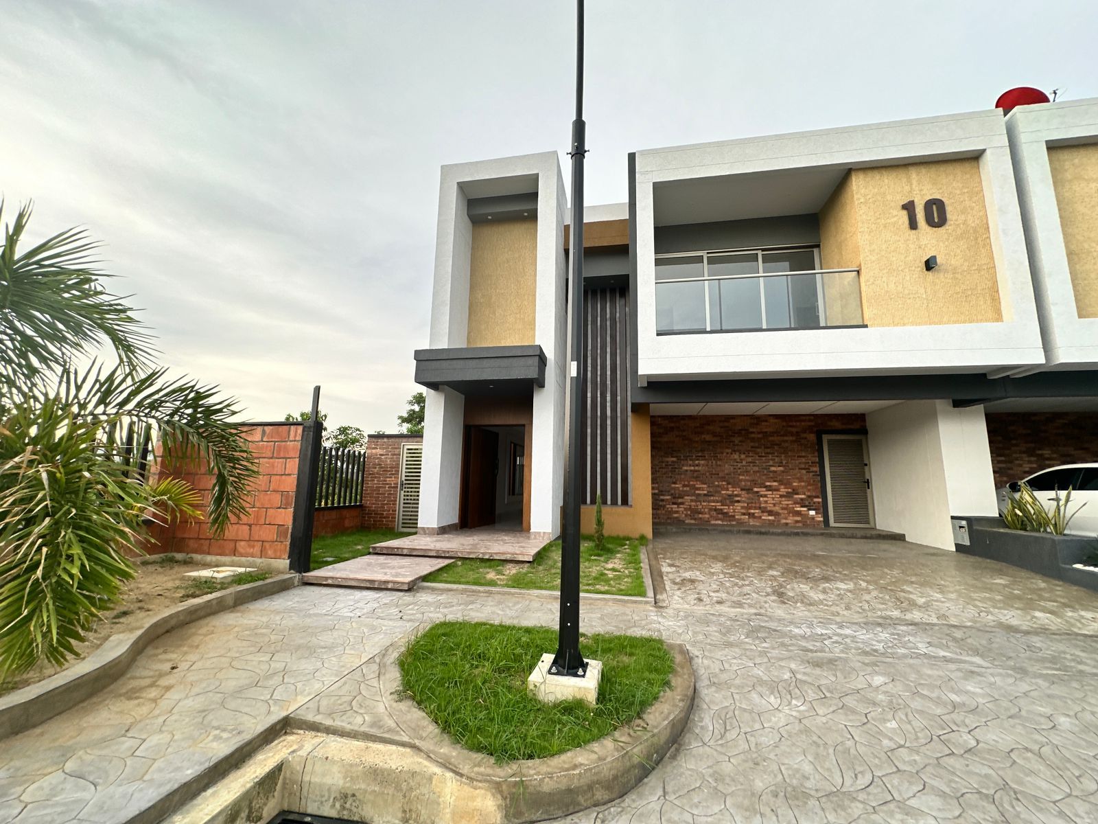 Casa en venta Córdoba Montería Asd 209 m2 Habitaciones 3 Baños 8 Garajes 2 Precio $1180000000