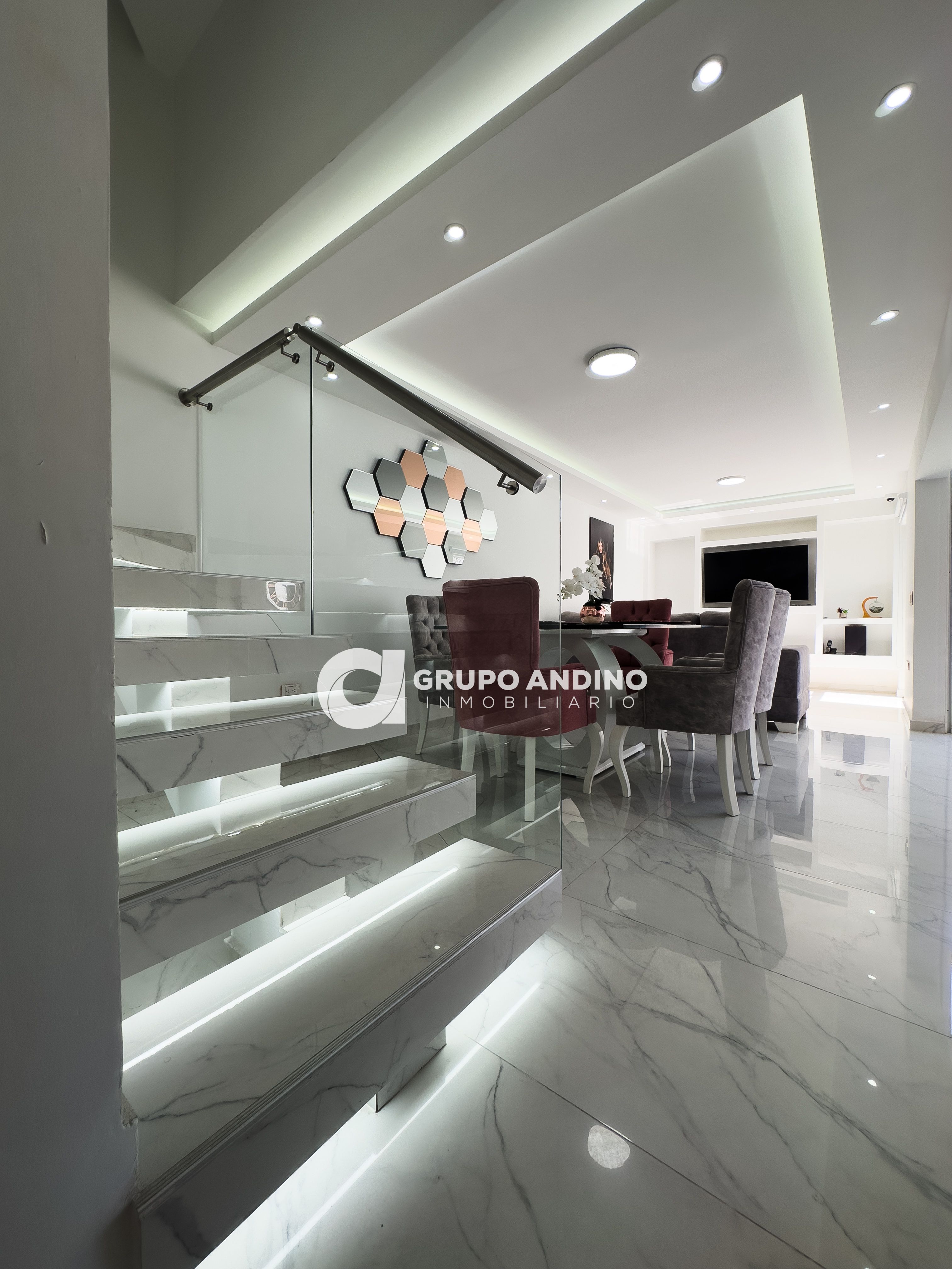 Casa en venta Santander Bucaramanga Santana 270 m2 Habitaciones 3 Baños 6 Garajes 3 Precio $1180000000