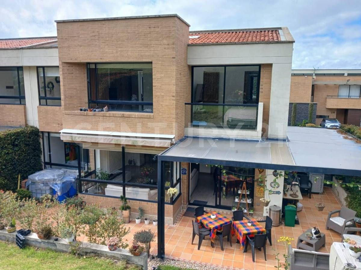 Casa en venta Cundinamarca Cajicá Cr Chunugua 393 m2 Habitaciones 3 Baños 4 Garajes 4 Precio $1600000000