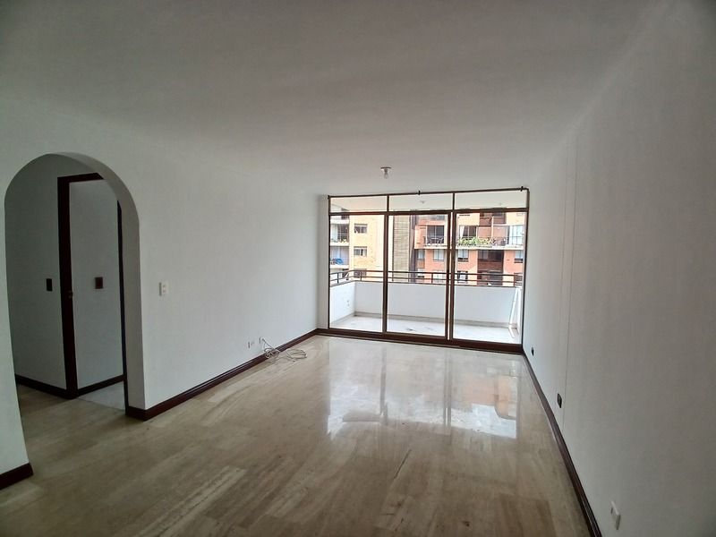 Apartamento en arriendo Antioquia Medellín Castropol 75 m2 Habitaciones 2 Baños 2 Garajes 2 Precio $3500000