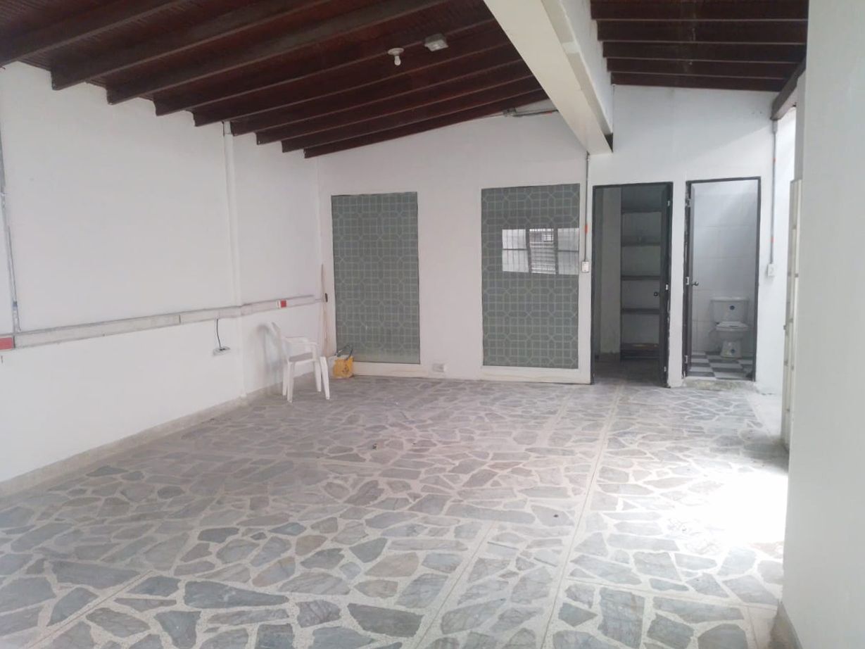 Bodega en arriendo Antioquia Medellín Fatima 220 m2 Habitaciones 0 Baños 2 Garajes 5 Precio $8000000