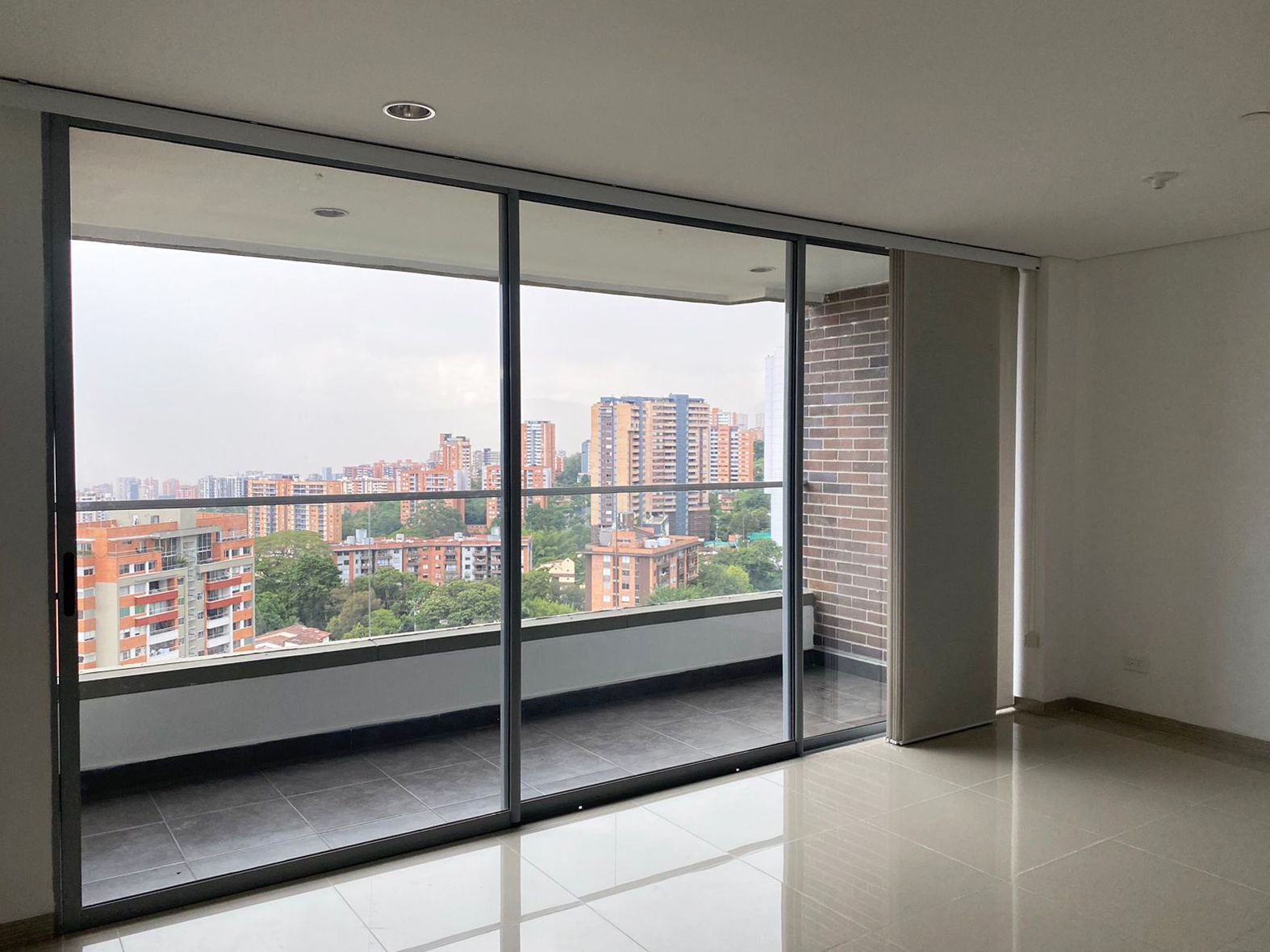 Apartamento en arriendo Antioquia Envigado La Inmaculada 100 m2 Habitaciones 3 Baños 2 Garajes 3 Precio $4850000