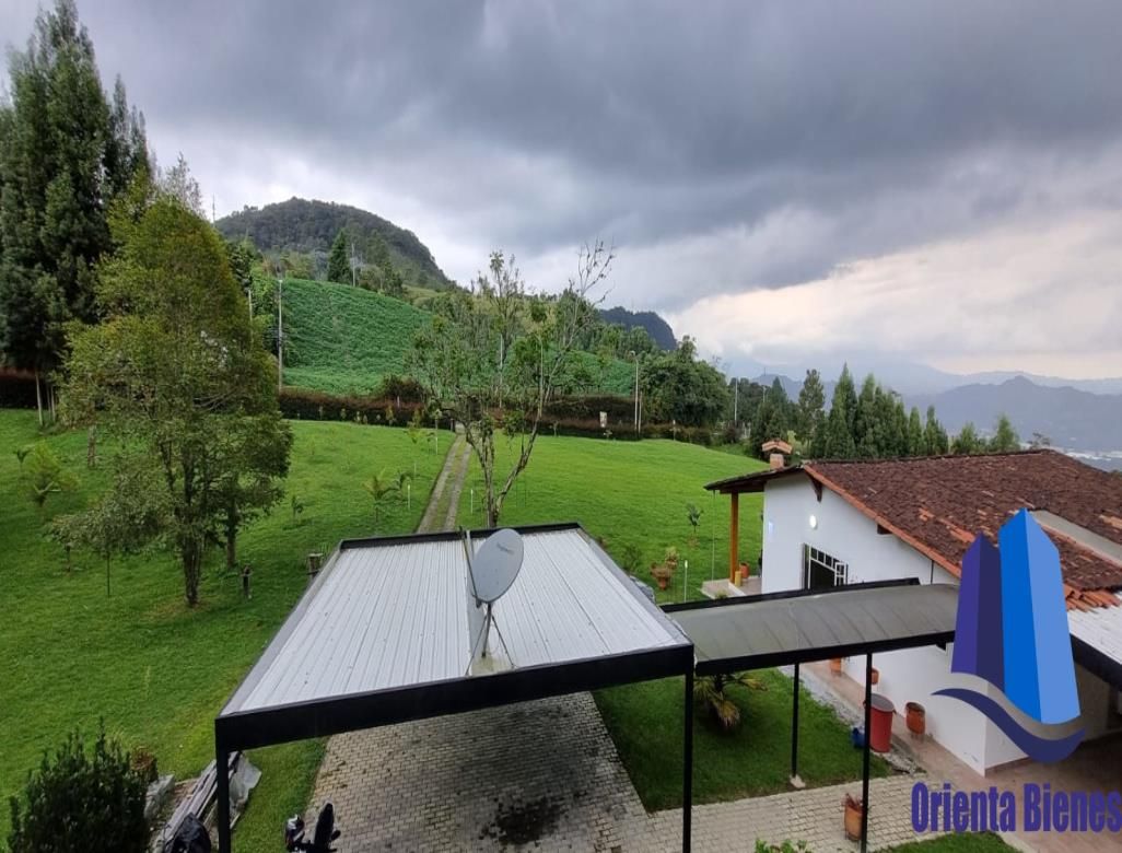 Finca en venta Antioquia La Ceja Fray Eugenio Ramírez 130 m2 Habitaciones 2 Baños 2 Garajes 2 Precio $2000000000