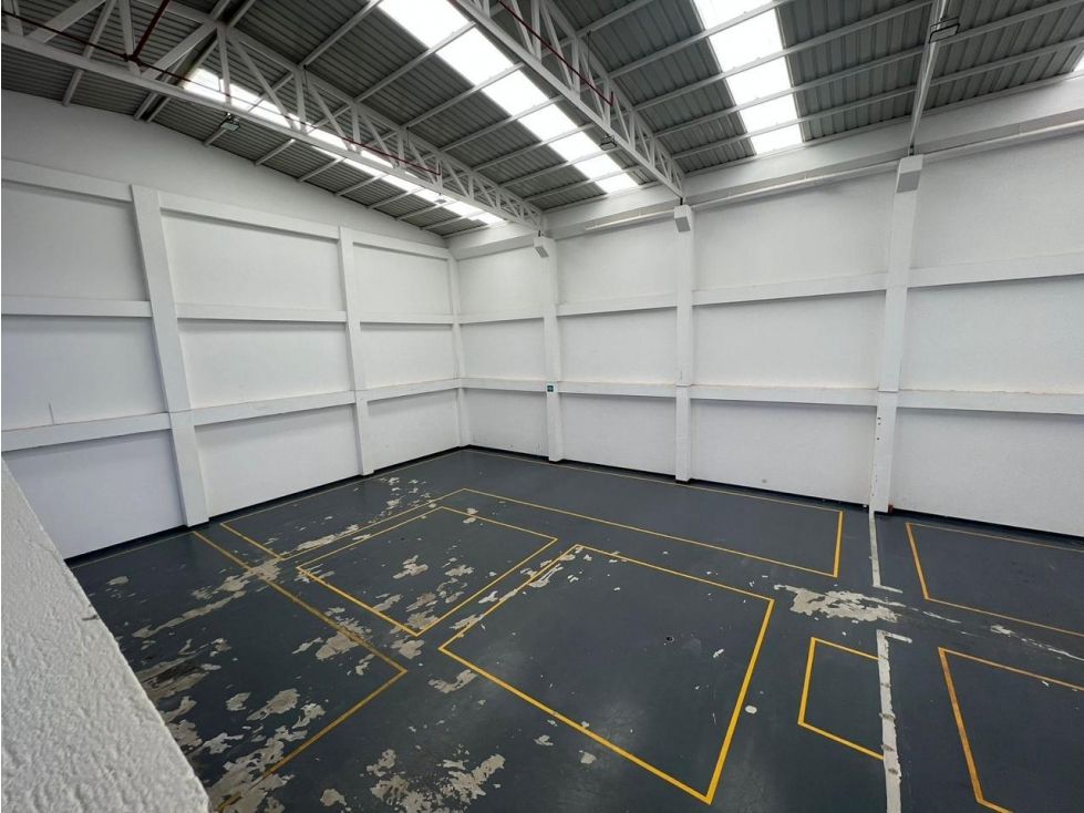 Bodega en arriendo Boyacá Tunja Mezopotamia 590 m2 Habitaciones 0 Baños 2 Garajes 4 Precio $10947000