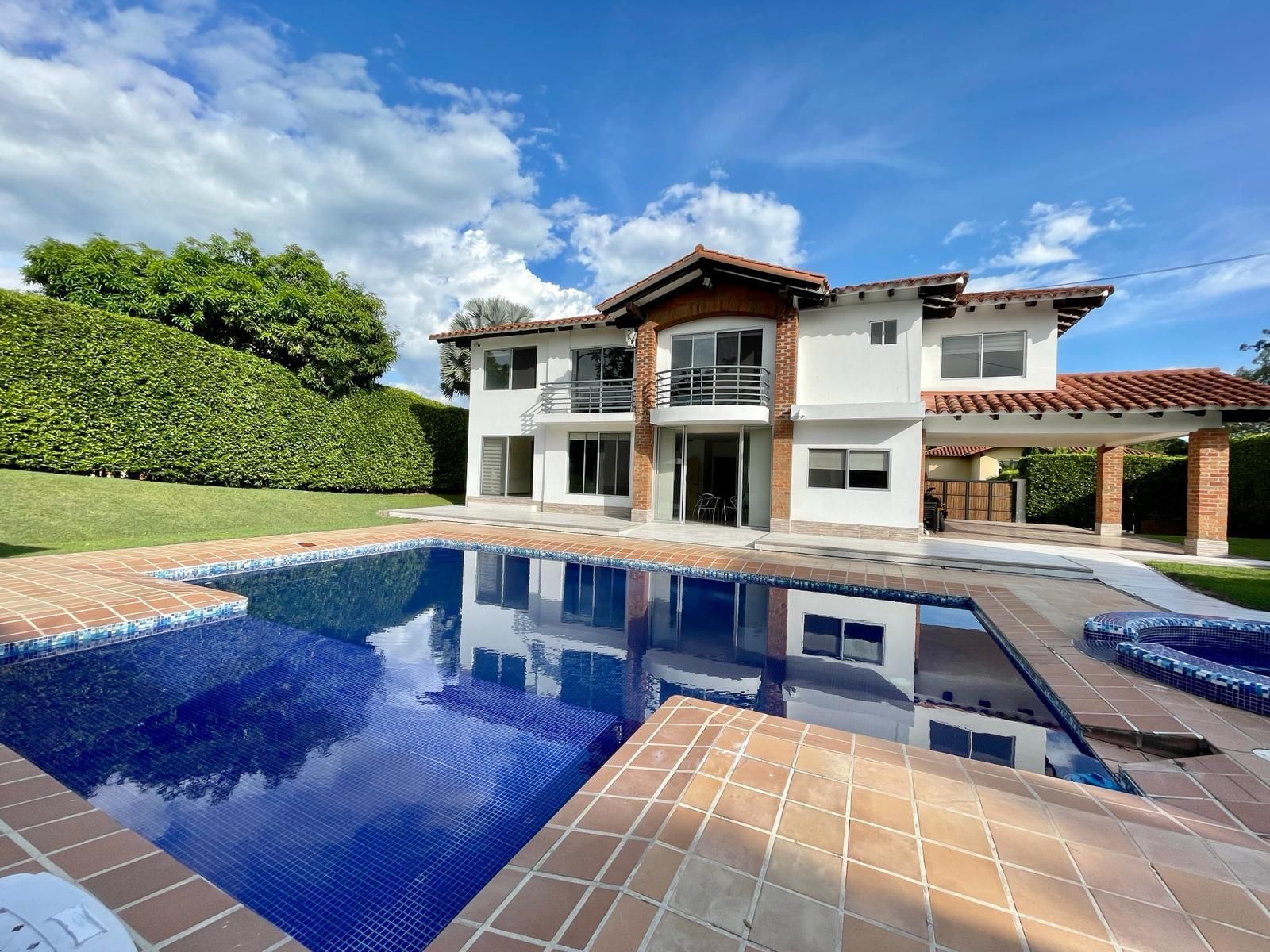 Casa Campestre en arriendo Risaralda Pereira Pereira 300 m2 Habitaciones 5 Baños 6 Garajes 5 Precio $8300000