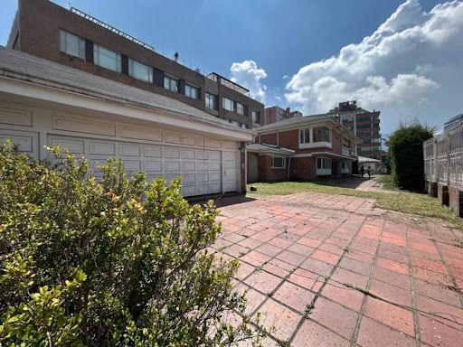 Casa en arriendo Cundinamarca Bogotá La Calleja 890 m2 Habitaciones 1 Baños 7 Garajes 1 Precio $40000000