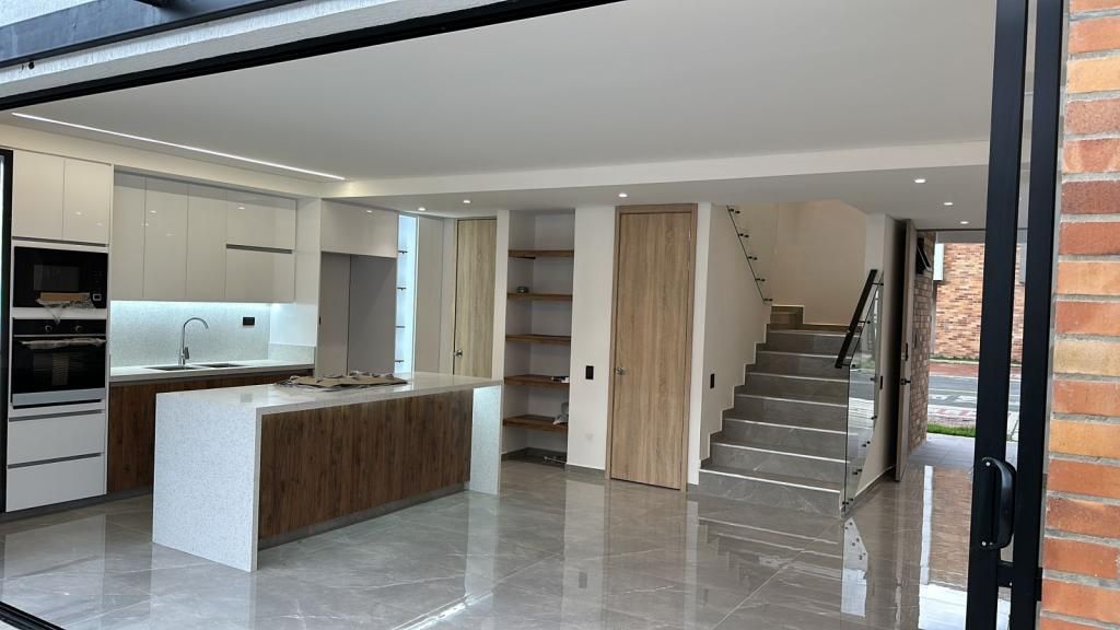 Casa en venta Valle Del Cauca Cali Nn 150 m2 Habitaciones 3 Baños 6 Garajes 3 Precio $990000000