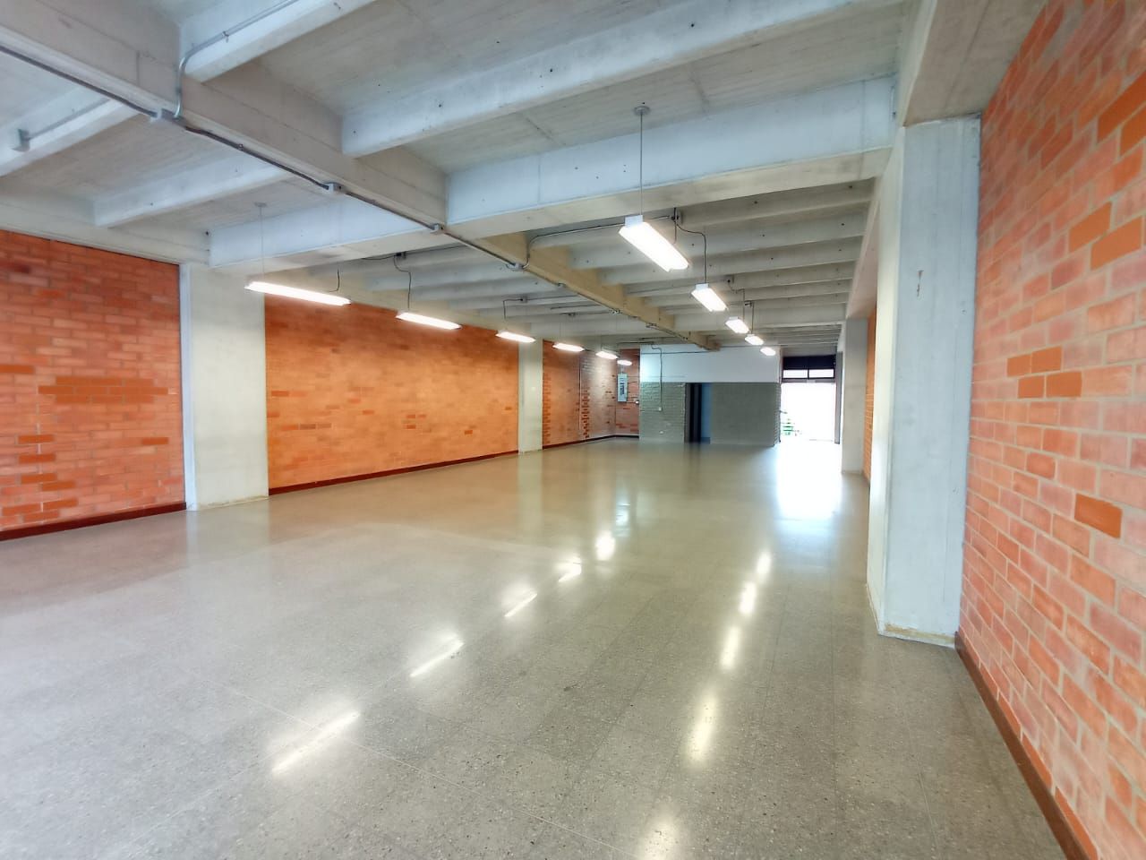 Local en arriendo Antioquia Medellín Noel 194 m2 Habitaciones 0 Baños 1 Garajes 3 Precio $16003800