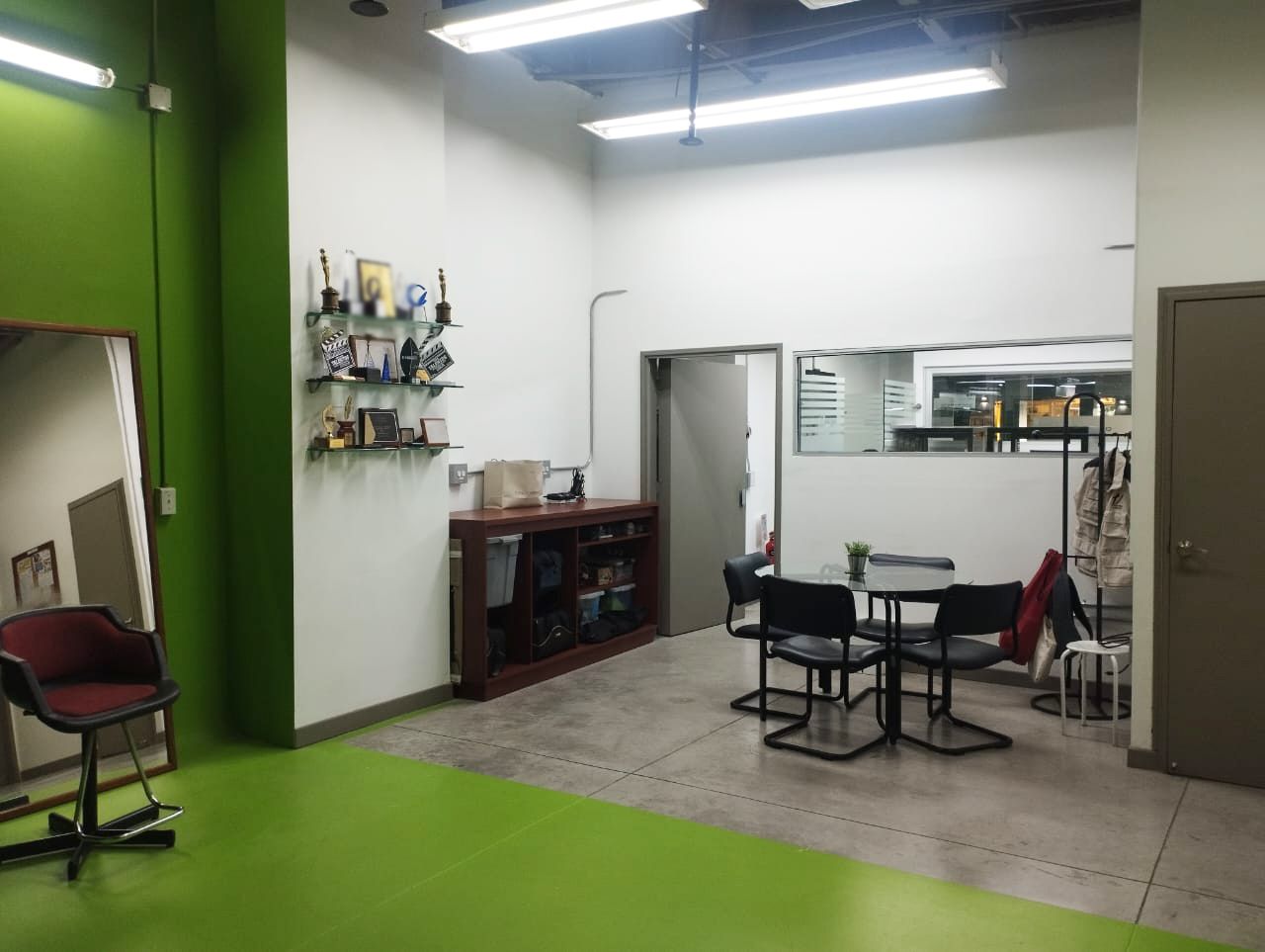 Local en arriendo Antioquia Envigado La Abadia 85 m2 Habitaciones 0 Baños 0 Garajes 2 Precio $7200000