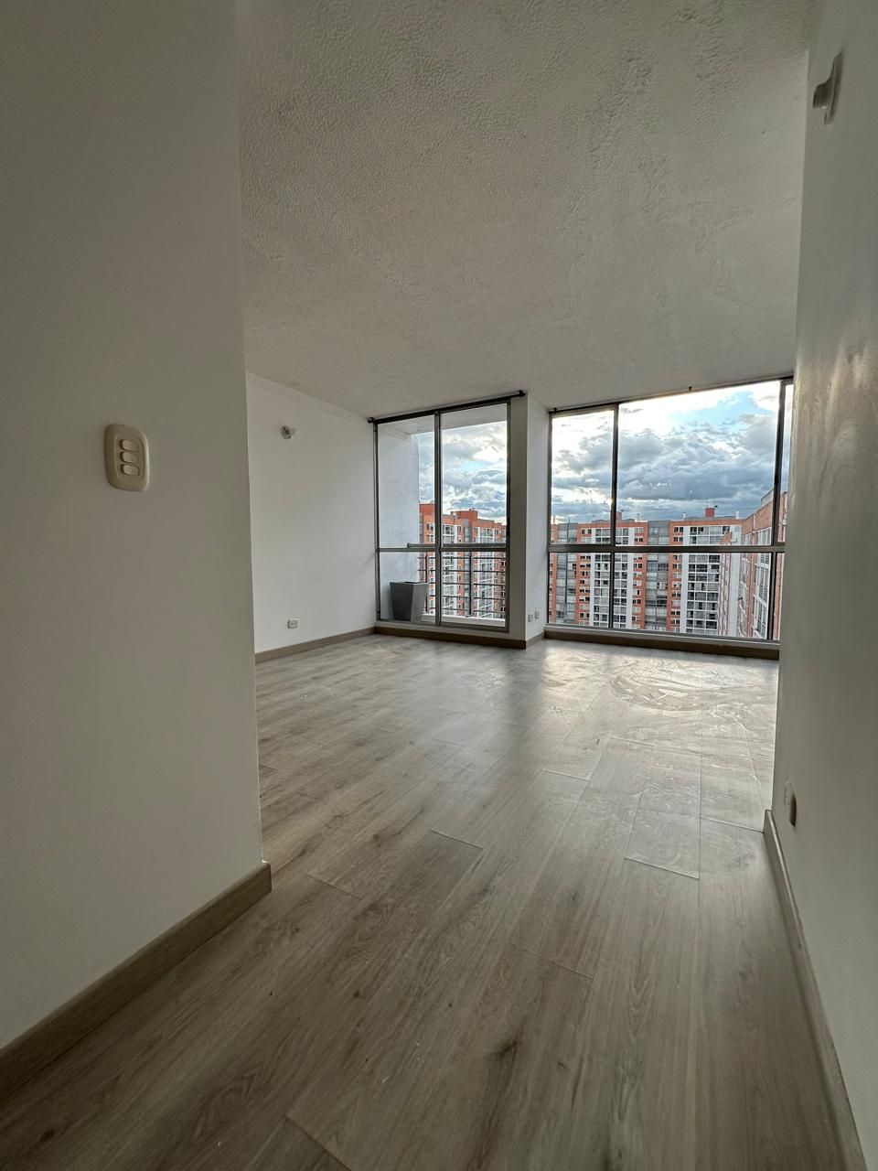 Apartamento en arriendo Cundinamarca Bogotá Cjr Dimonti 2 67 m2 Habitaciones 3 Baños 2 Garajes 1 Precio $1950000