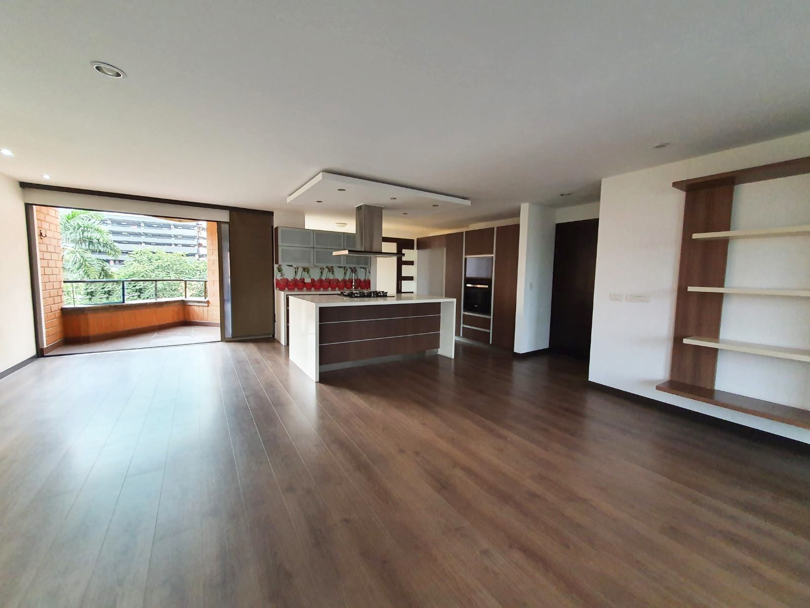 Apartamento en arriendo Antioquia Medellín Castropol 150 m2 Habitaciones 3 Baños 4 Garajes 3 Precio $8600000
