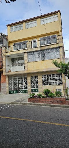 Casa en venta Cundinamarca Bogotá San José 569 m2 Habitaciones 12 Baños 4 Garajes 1 Precio $1400000000