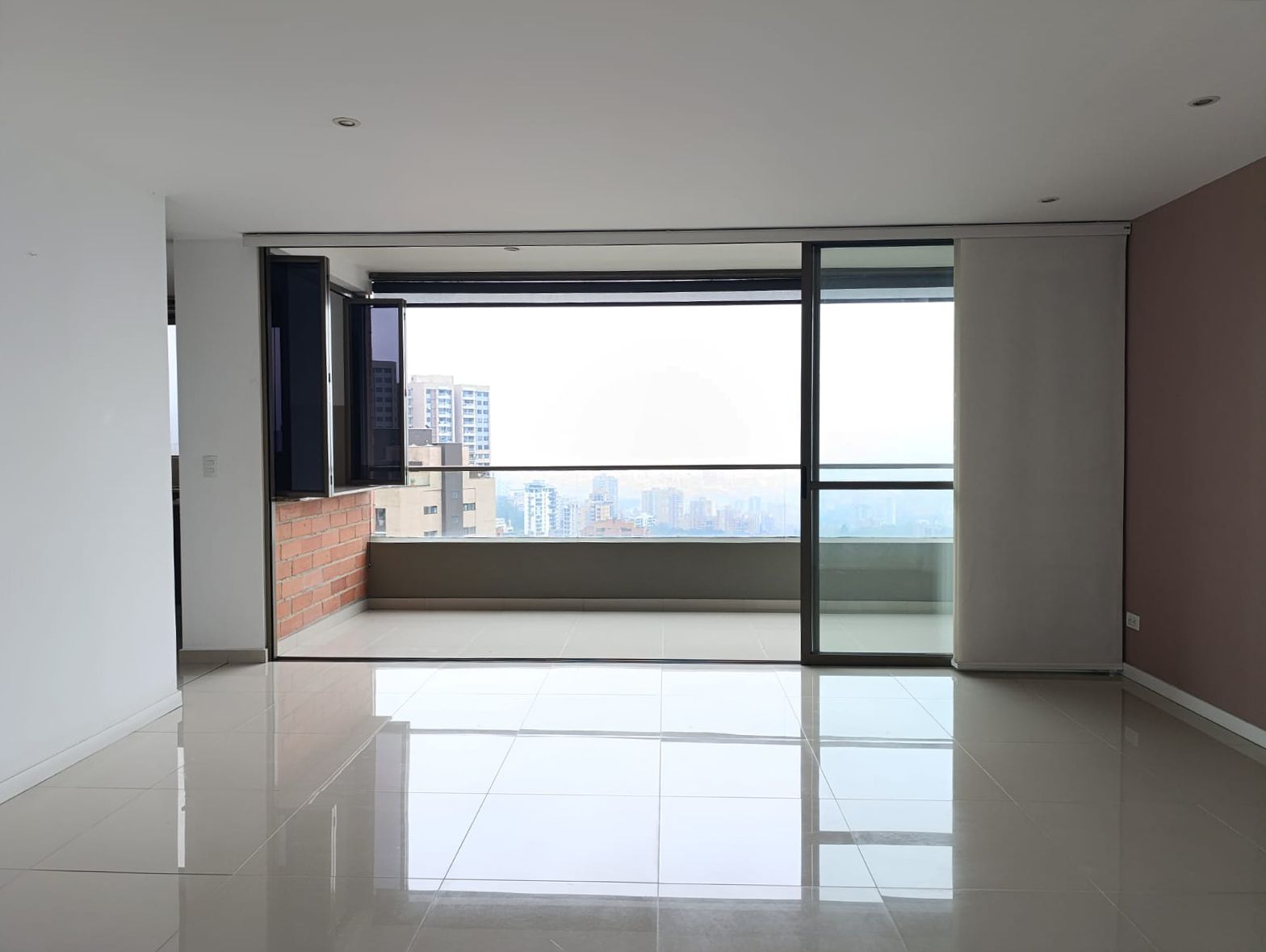 Apartamento en arriendo Antioquia Medellín Los Balsos No1 90 m2 Habitaciones 2 Baños 4 Garajes 3 Precio $4950000
