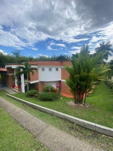 Casa en venta Risaralda Pereira Pereira 350 m2 Habitaciones 4 Baños 13 Garajes 3 Precio $1400000000