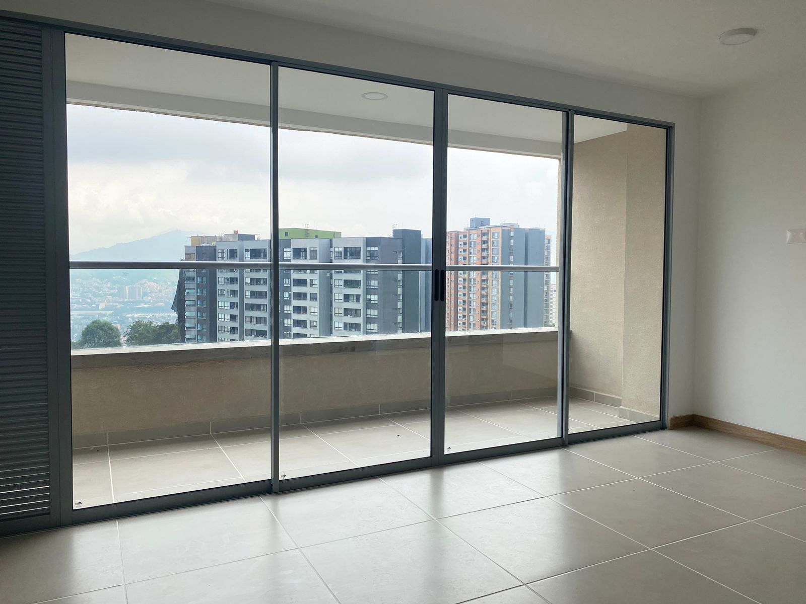 Apartamento en arriendo Antioquia Envigado Envigado 76 m2 Habitaciones 3 Baños 2 Garajes 2 Precio $3300000