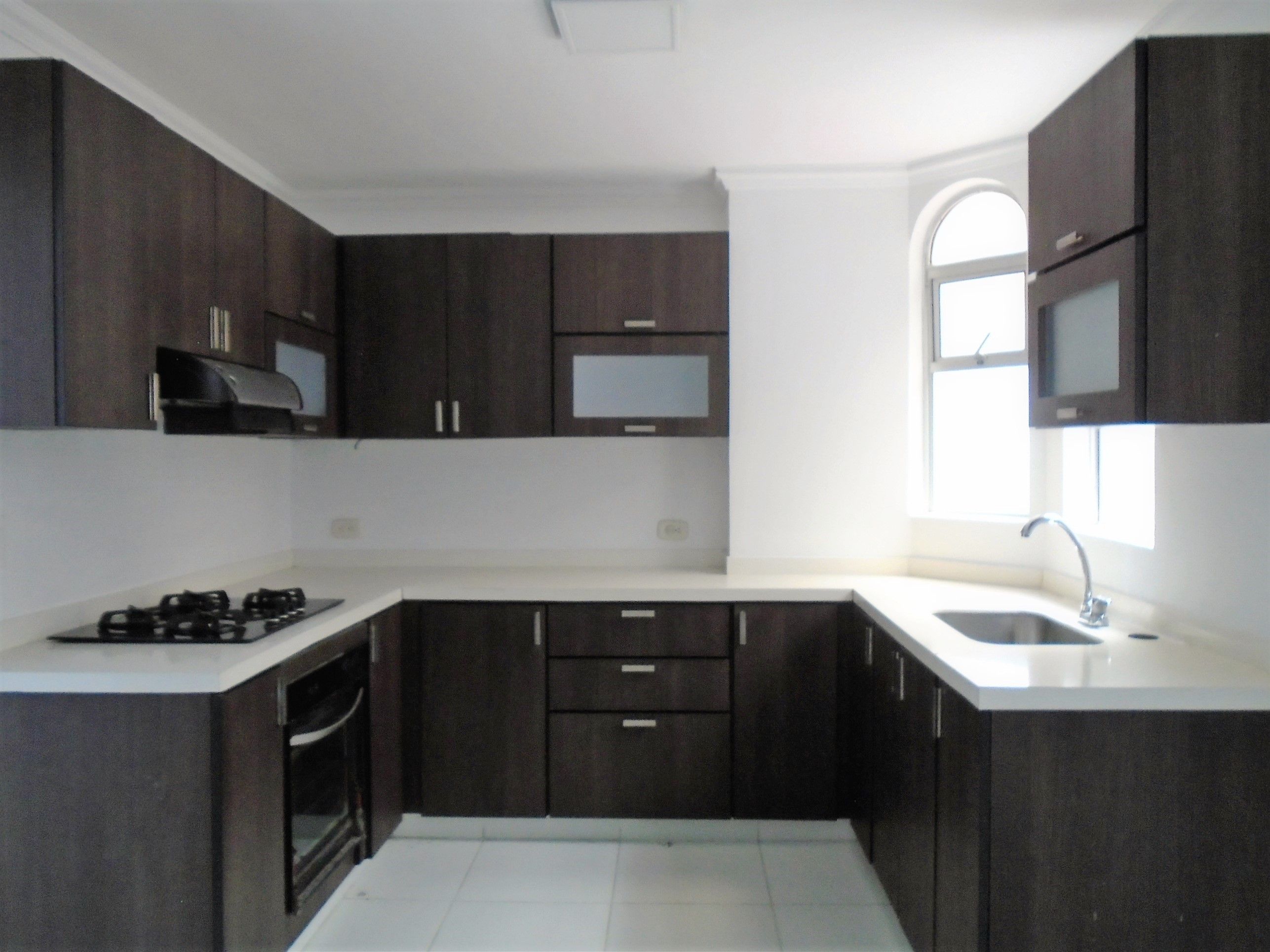 Casa en arriendo Risaralda Pereira Pinares 240 m2 Habitaciones 3 Baños 4 Garajes 3 Precio $4450000