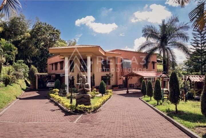Casa en venta Risaralda Pereira Pereira 1000 m2 Habitaciones 9 Baños 17 Garajes 5 Precio $2800000000