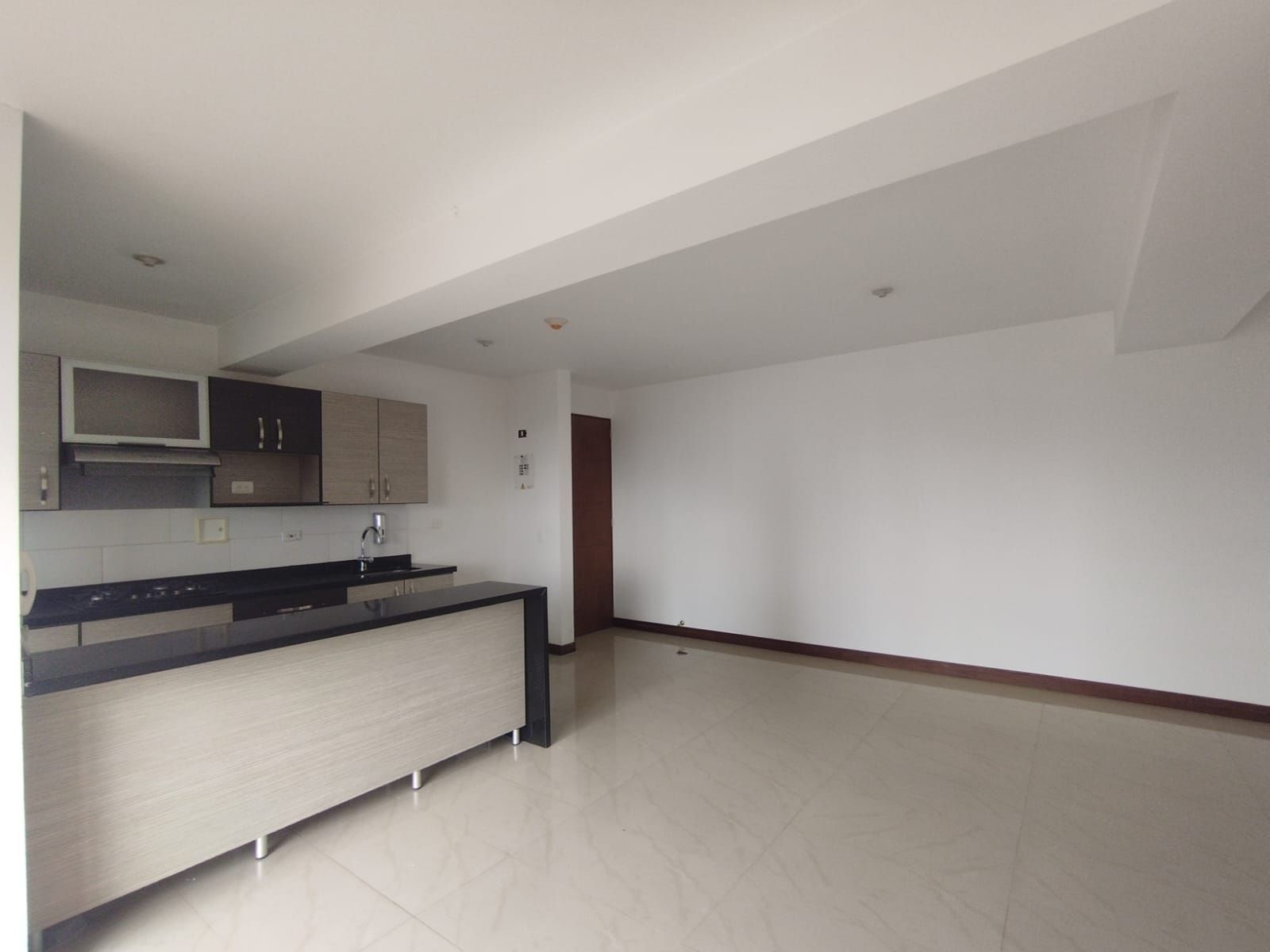 Apartamento en arriendo Risaralda Pereira Pinares Alto 78 m2 Habitaciones 3 Baños 2 Garajes 3 Precio $2980000