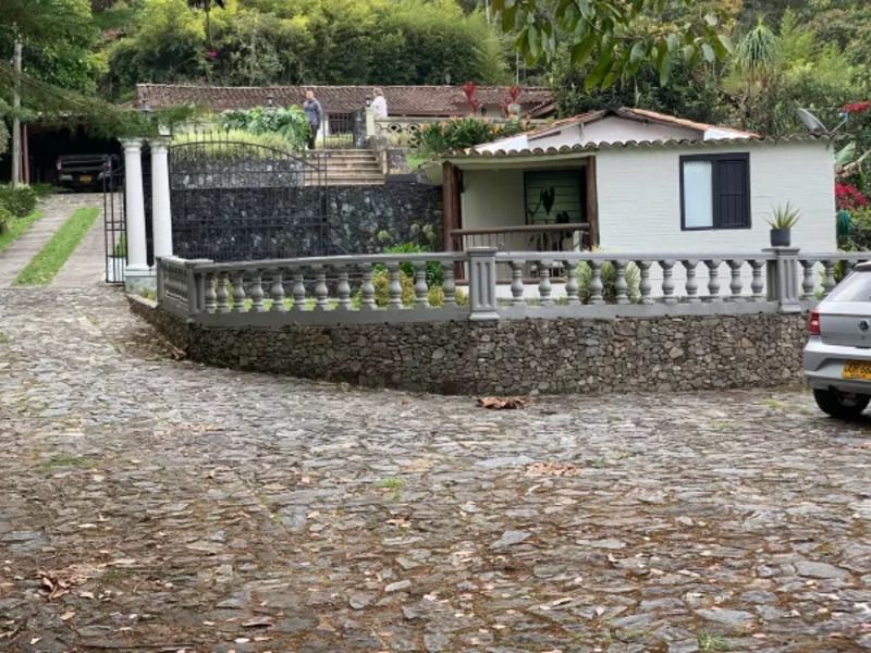 Finca en venta Antioquia El Retiro El Retiro 200 m2 Habitaciones 3 Baños 3 Garajes 2 Precio $1100000000