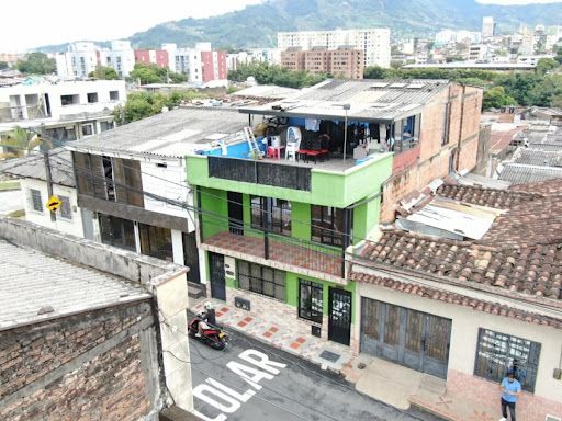 Casa en venta Risaralda Pereira Providencia 350 m2 Habitaciones 11 Baños 6 Garajes 1 Precio $800000000