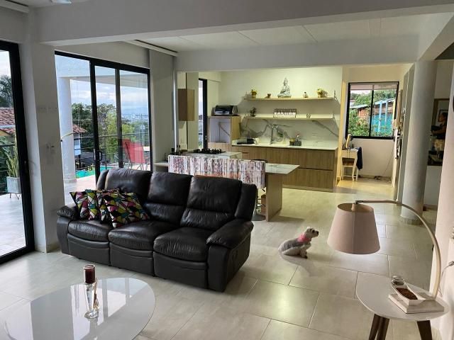 Finca en venta Valle Del Cauca Cali Sector La Luisa Bella Suiza 220 m2 Habitaciones 3 Baños 4 Garajes 3 Precio $645000000