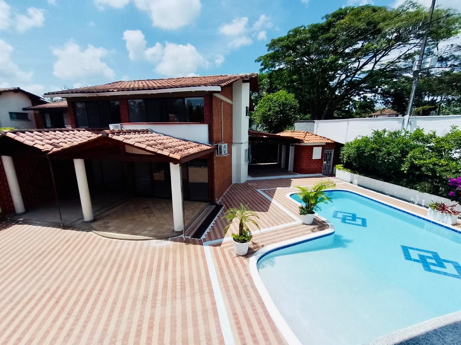 Casa Campestre en arriendo Risaralda Pereira Pereira 350 m2 Habitaciones 4 Baños 8 Garajes 7 Precio $6800000