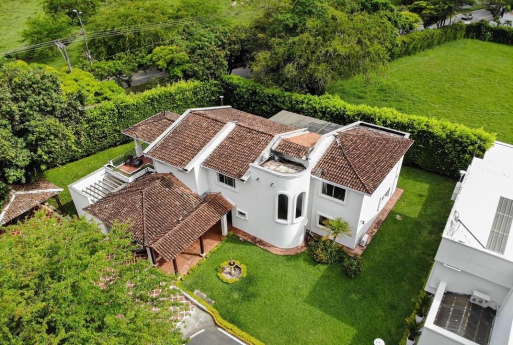 Casa en venta Valle Del Cauca Cali Chiminangos I 450 m2 Habitaciones 4 Baños 5 Garajes 5 Precio $1490000000