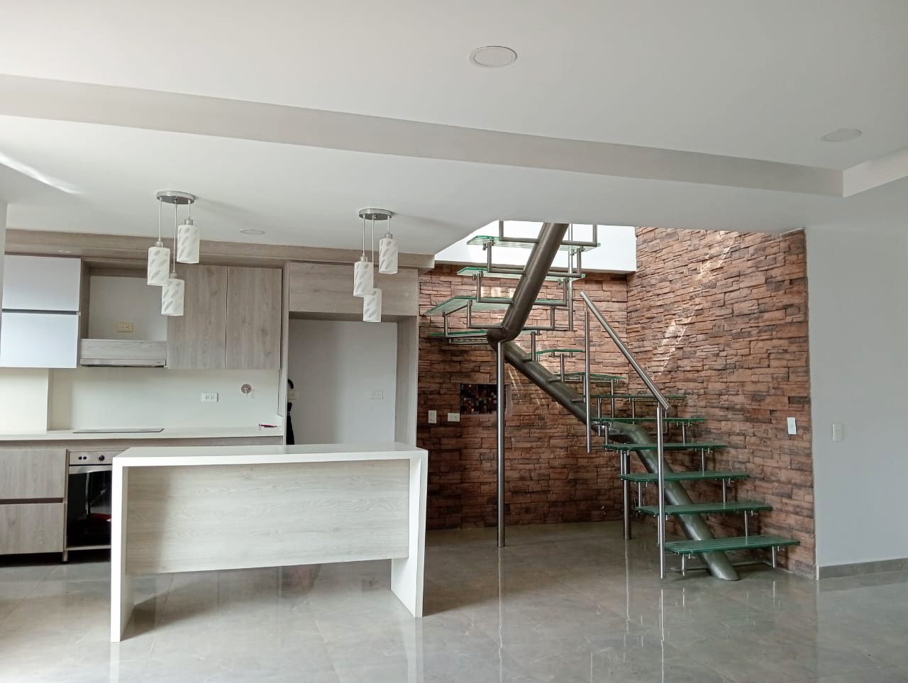 Apartamento en arriendo o venta Antioquia Medellín La Castellana 242 m2 Habitaciones 4 Baños 8 Garajes 4 Precio venta $1450000000 Precio arriendo $7650000