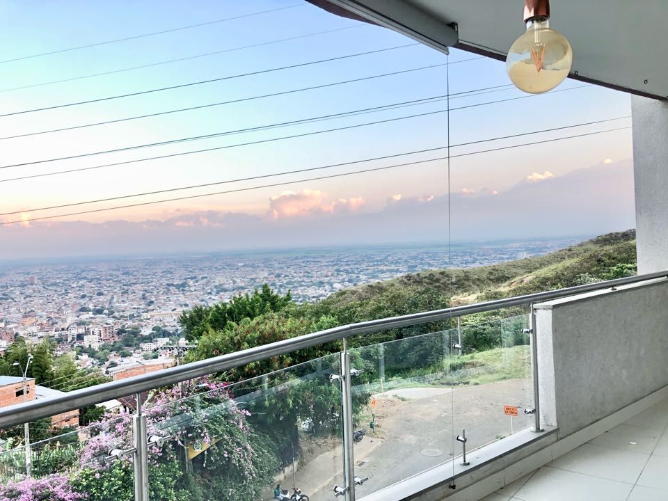 Apartamento en venta Valle Del Cauca Cali El Mortiñal 140 m2 Habitaciones 3 Baños 4 Garajes 3 Precio $610000000