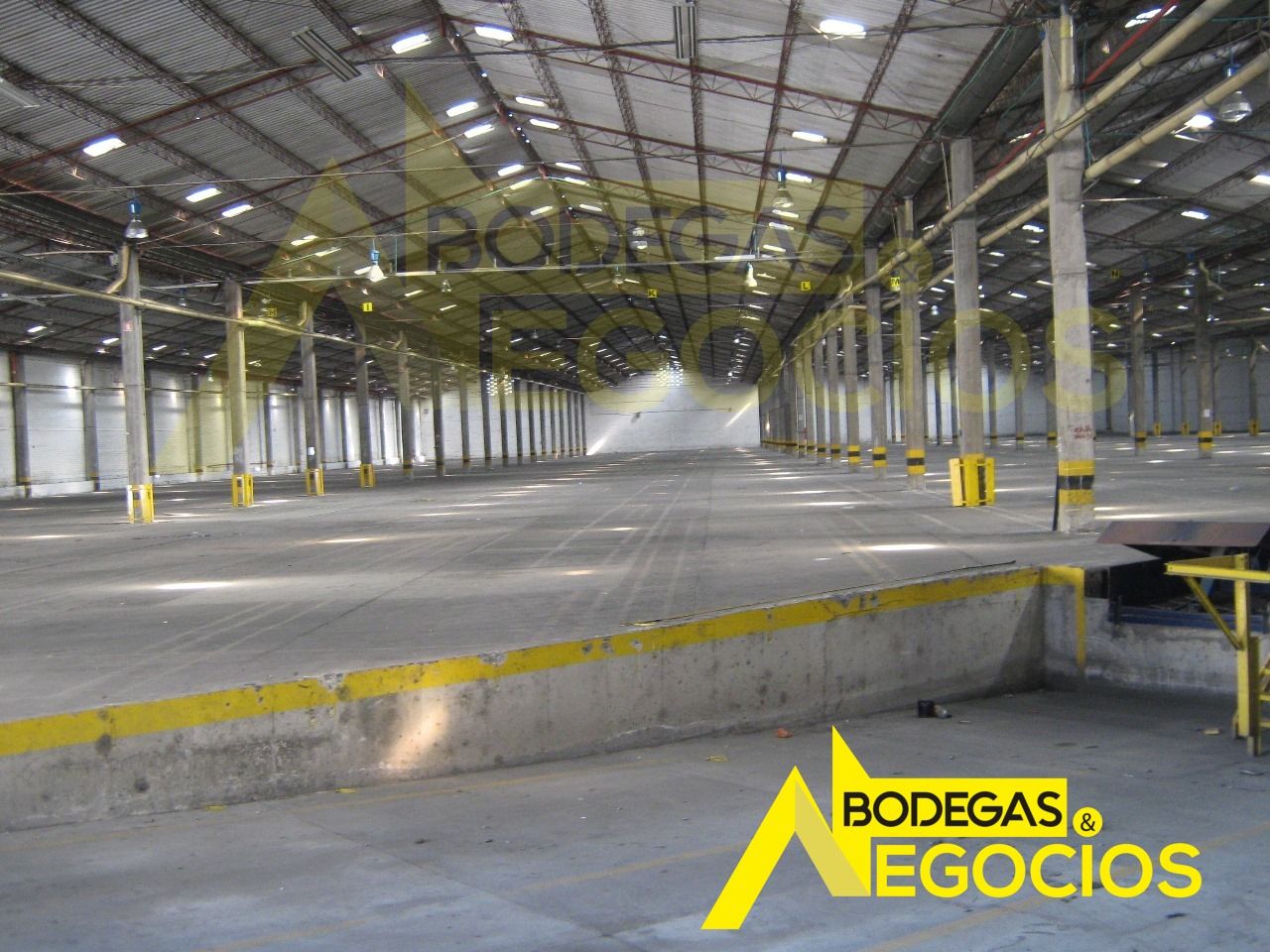 Bodega en arriendo Antioquia Itagüí Itagui 15000 m2 Habitaciones 0 Baños 21 Garajes 12 Precio $300000000