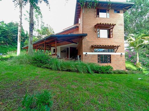 Casa en arriendo Antioquia Rionegro Ub Riogrande 500 m2 Habitaciones 10 Baños 17 Garajes 10 Precio $15000000