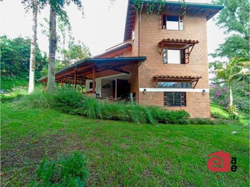Casa en arriendo Antioquia Rionegro Santa Ana 500 m2 Habitaciones 9 Baños 8 Garajes 8 Precio $15000000