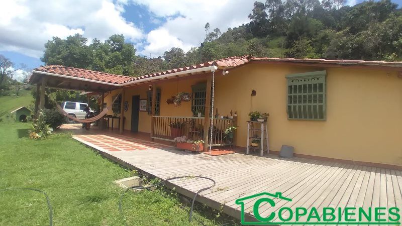 Casa en venta Antioquia Girardota Centro 170 m2 Habitaciones 3 Baños 2 Garajes 1 Precio $1200000000