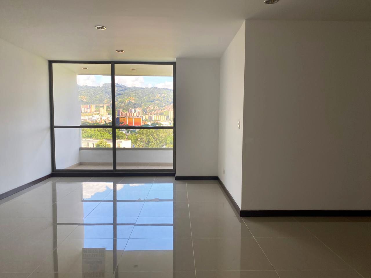 Apartamento en arriendo Antioquia Envigado Quintas De Zuñiga 87 m2 Habitaciones 2 Baños 2 Garajes 2 Precio $3650000