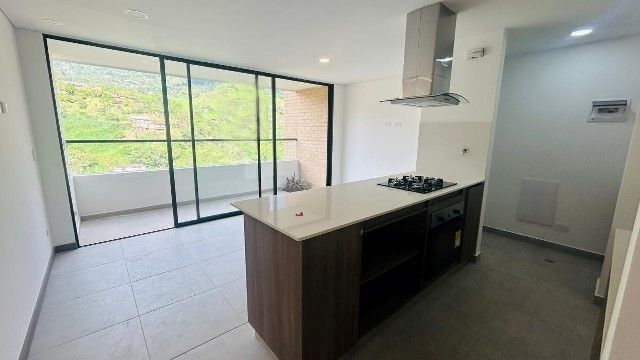 Apartamento en arriendo Antioquia Envigado El Salado 83 m2 Habitaciones 3 Baños 2 Garajes 2 Precio $3000000