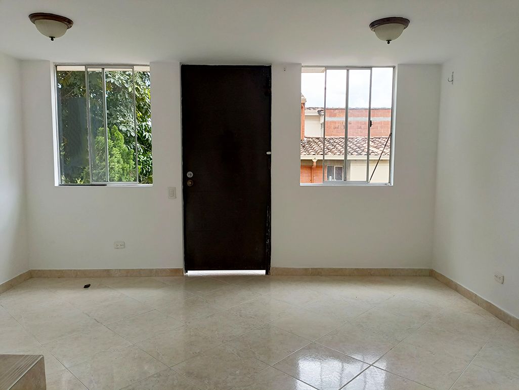 Casa en arriendo Antioquia Medellín Loma De Los Bernal 92 m2 Habitaciones 3 Baños 2 Garajes 1 Precio $2950000