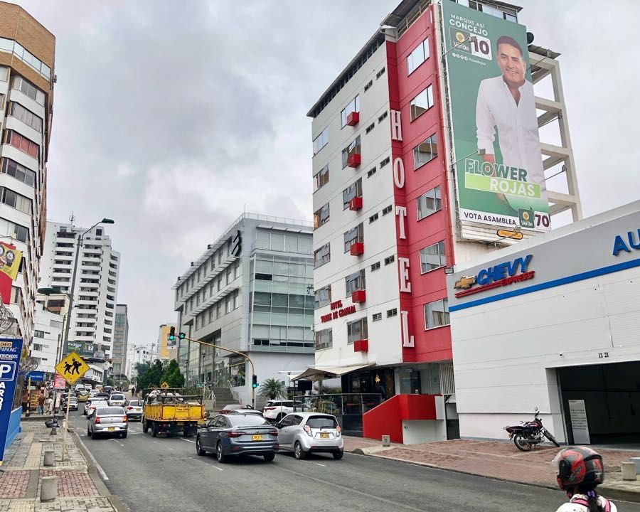 Edificio en venta Valle Del Cauca Cali Granada 700 m2 Habitaciones 24 Baños 26 Garajes 5 Precio $3000000000