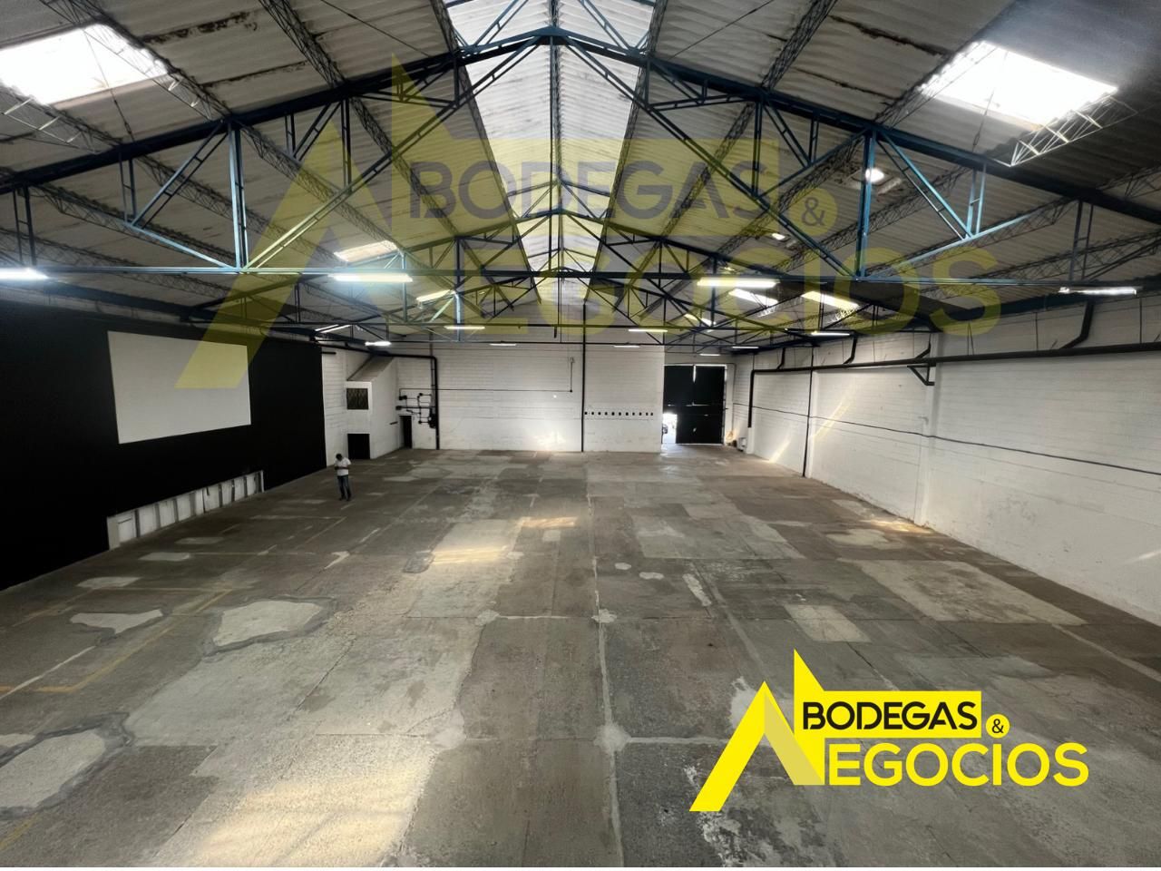 Bodega en arriendo Antioquia Envigado Villa Grande 1300 m2 Habitaciones 0 Baños 4 Garajes 4 Precio $31000000
