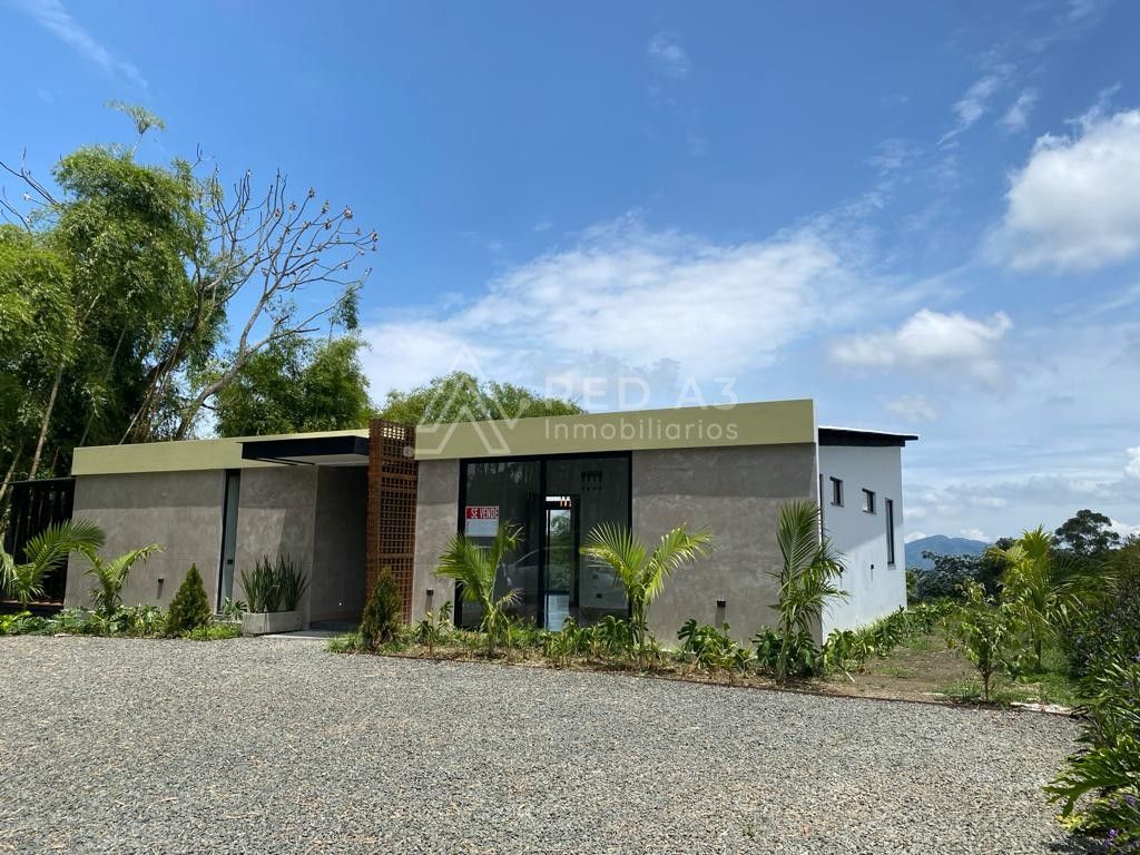 Casa en arriendo Risaralda Pereira Pereira 240 m2 Habitaciones 3 Baños 8 Garajes 7 Precio $5000000