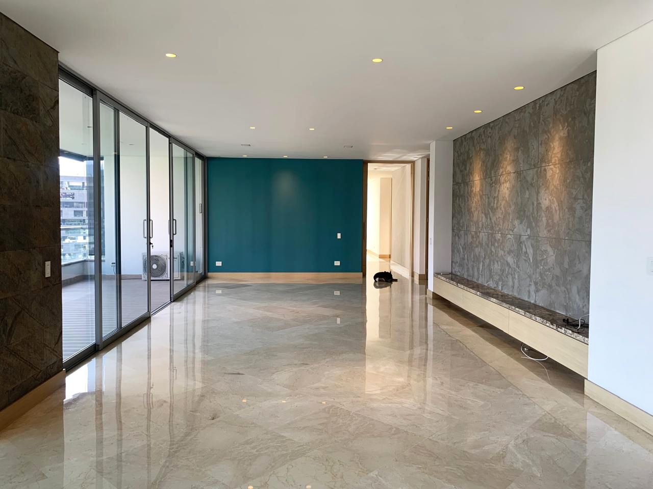 Apartamento en venta Antioquia Medellín Los Naranjos 277 m2 Habitaciones 3 Baños 6 Garajes 5 Precio $2500000000