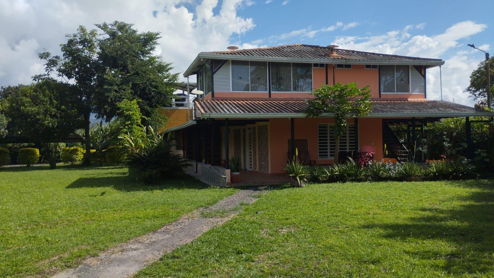 Casa Campestre en arriendo Quindío Calarcá El Laguito 350 m2 Habitaciones 7 Baños 13 Garajes 5 Precio $3800000