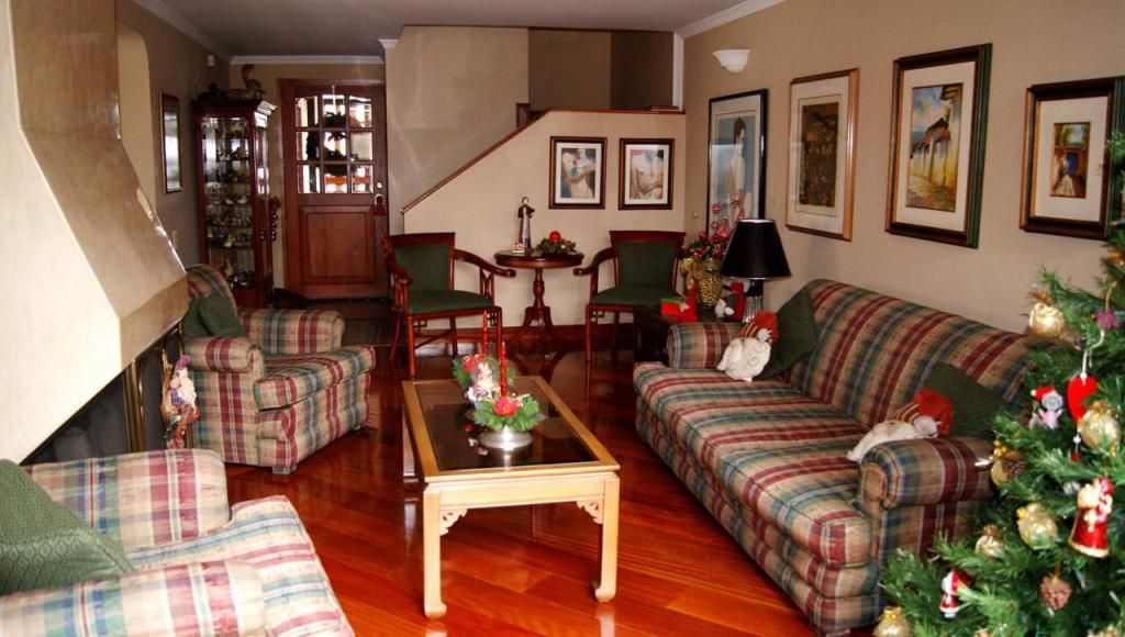 Casa en venta Cundinamarca Bogotá Siete De Agosto 325 m2 Habitaciones 5 Baños 5 Garajes 4 Precio $1200000000