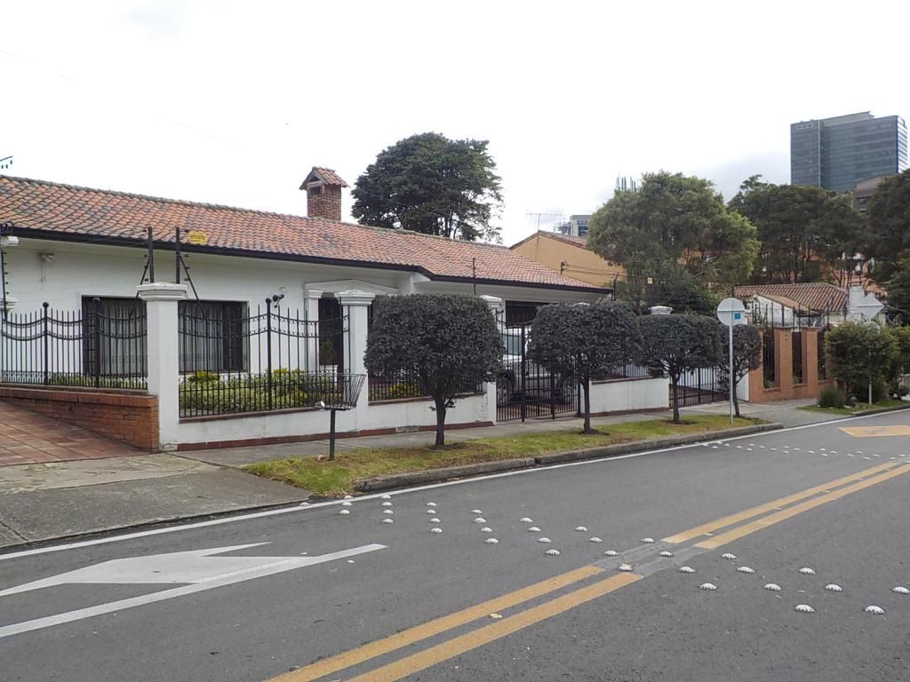 Casa en venta Cundinamarca Bogotá Cerros De Santa Barbara 442 m2 Habitaciones 3 Baños 4 Garajes 5 Precio $3400000000