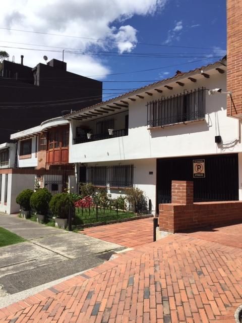 Casa en arriendo Cundinamarca Bogotá Cerros De Santa Barbara 220 m2 Habitaciones 6 Baños 4 Garajes 2 Precio $9500000