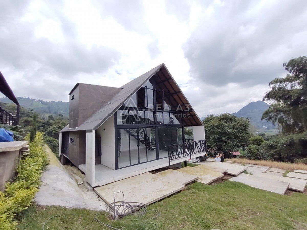 Casa en venta Risaralda Dosquebradas Dosquebradas 240 m2 Habitaciones 3 Baños 2 Garajes 3 Precio $980000000