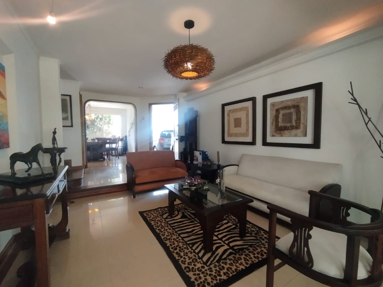 Casa en arriendo Antioquia Medellín La Florida 350 m2 Habitaciones 3 Baños 6 Garajes 3 Precio $9800000