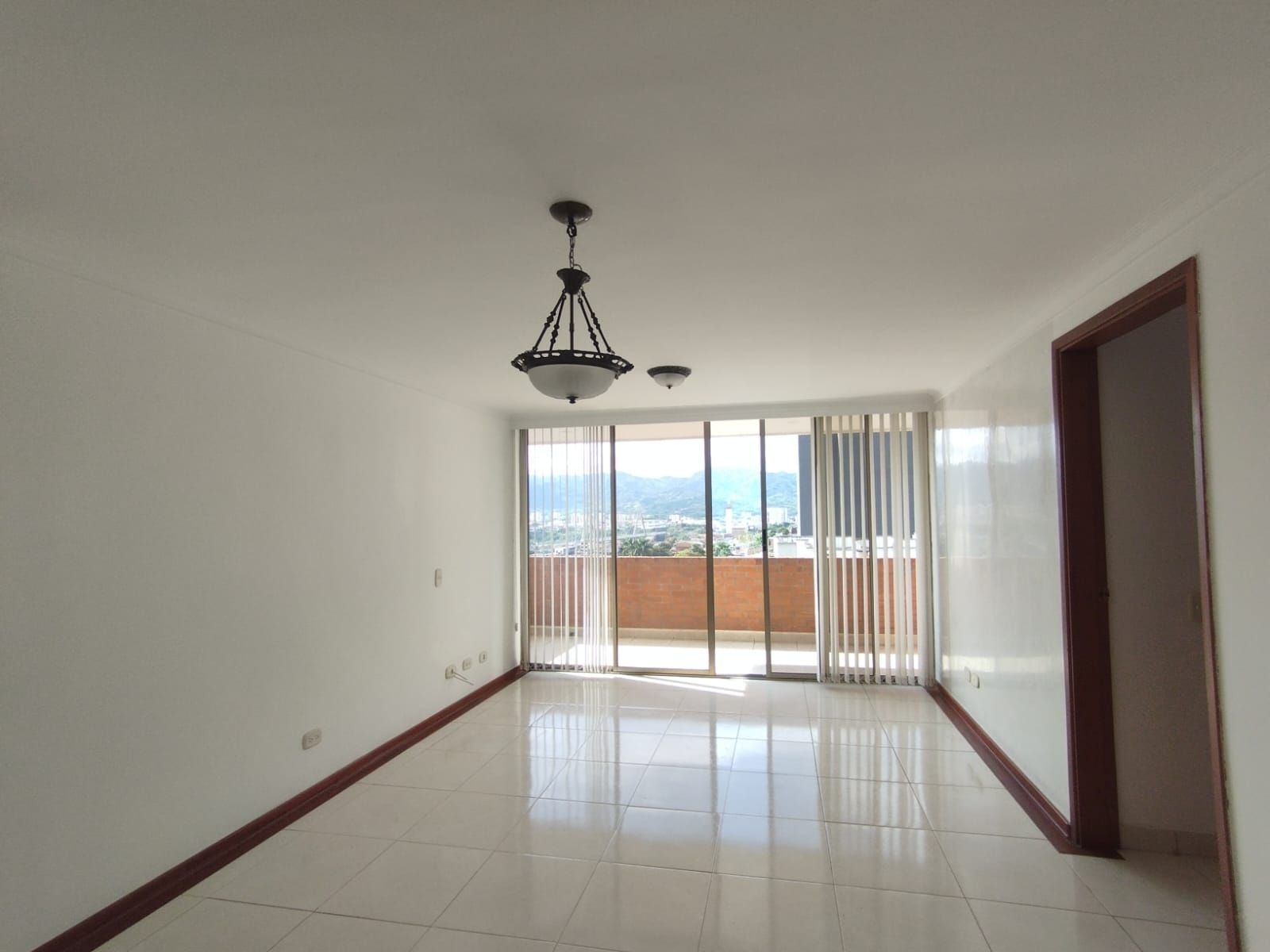 Apartamento en arriendo Risaralda Pereira Circunvalar 75 m2 Habitaciones 2 Baños 2 Garajes 2 Precio $2050000