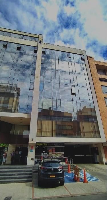 Consultorio en arriendo o venta Cundinamarca Bogotá Chico Norte Et Iii 30 m2 Habitaciones 0 Baños 1 Garajes 2 Precio venta $240000000 Precio arriendo $1600000