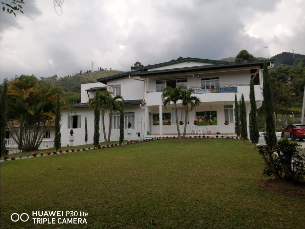 Finca en arriendo Antioquia Sabaneta Sabaneta 1305 m2 Habitaciones 7 Baños 10 Garajes 8 Precio $15000000