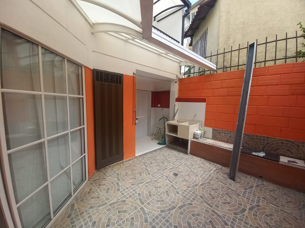 Casa en venta Santander Bucaramanga Cr Porton De Tejar 68 m2 Habitaciones 4 Baños 4 Garajes 2 Precio $400000000